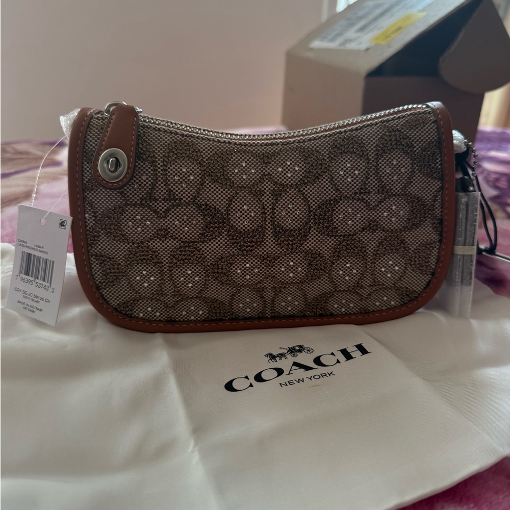 SOLD ✨✨Coach Crystal signature swinger 20